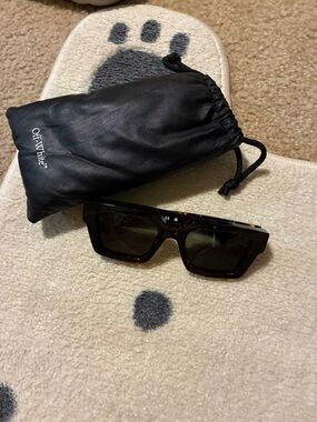 Off-White Rectangular Tortoiseshell Sunglasses with Dark Lenses